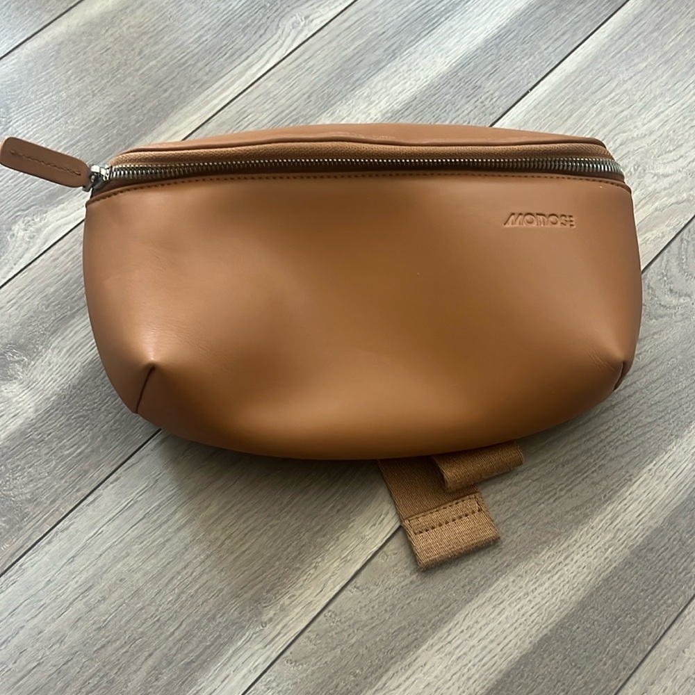 Metro Sling, Saddle Tan